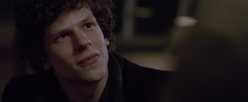 Movie still from “The End of the Tour” (2015), directed by James Ponsoldt – A person sitting down with his head tilted up; Close Up shot, Over the shoulder angle