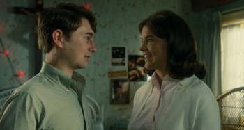Movie still from “The Fabelmans” (2022), directed by Steven Spielberg – A man and a woman standing next to each other in a room; Close Up shot, Over the shoulder angle