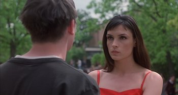 Movie still from “The Faculty” (1998), directed by Robert Rodriguez – A man and a woman talking to each other; Close Up shot, Over the shoulder angle