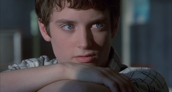 Movie still from “The Faculty” (1998), directed by Robert Rodriguez – A person with blue eyes; Close Up shot, Over the shoulder angle