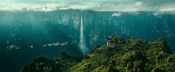 Movie still from “Point Break” (2015), directed by Ericson Core – Extreme Wide shot, Low angle