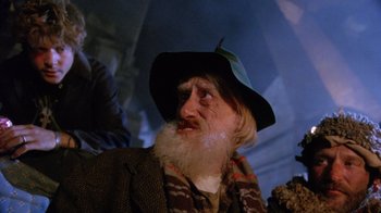 Movie still from “The Fisher King” (1991), directed by Terry Gilliam – An old man with a beard wearing a green hat; Close Up shot, Low angle