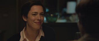 Movie still from “The Gift” (2015), directed by Joel Edgerton – A person sitting at a table; Close Up shot, Over the shoulder angle