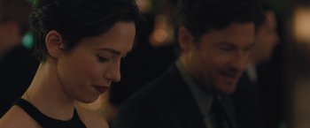 Movie still from “The Gift” (2015), directed by Joel Edgerton – A man and a woman are looking at each other; Close Up shot, Over the shoulder angle