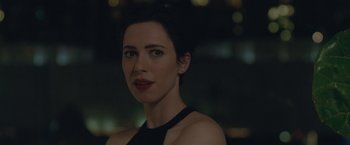 Movie still from “The Gift” (2015), directed by Joel Edgerton – A person wearing a black shirt; Close Up shot, Over the shoulder angle