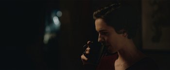 Movie still from “The Gift” (2015), directed by Joel Edgerton – A woman holding a coffee mug in her hand; Close Up shot, Over the shoulder angle