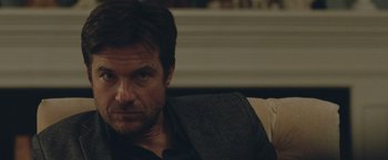 Movie still from “The Gift” (2015), directed by Joel Edgerton – A person sitting on a couch; Close Up shot, Over the shoulder angle