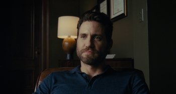 Movie still from “The Girl on the Train” (2016), directed by Tate Taylor – A person sitting in front of a lamp; Close Up shot, Over the shoulder angle