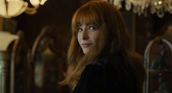 Movie still from “The Goldfinch” (2019), directed by John Crowley – A person with long hair; Close Up shot, Low angle