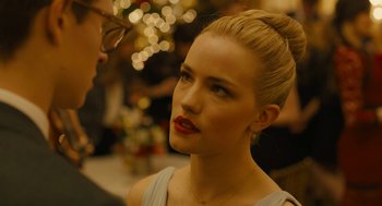 Movie still from “The Goldfinch” (2019), directed by John Crowley – A beautiful young woman with a red lipstick; Close Up shot, Over the shoulder angle