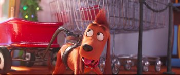 Movie still from “The Grinch” (2018), directed by Yarrow Cheney – A stuffed dog with a leash around it's neck; Close Up shot, Over the shoulder angle