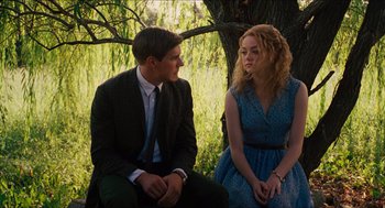 Movie still from “The Help” (2011), directed by Tate Taylor – A man and a woman sitting next to each other under a tree; Medium shot, Over the shoulder angle