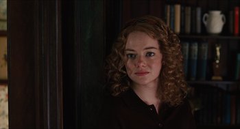 Movie still from “The Help” (2011), directed by Tate Taylor – A person with curly red hair; Close Up shot, Over the shoulder angle