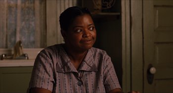 Movie still from “The Help” (2011), directed by Tate Taylor – A woman sitting in front of a window looking at the camera; Close Up shot, Over the shoulder angle