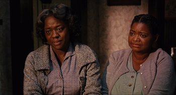 Movie still from “The Help” (2011), directed by Tate Taylor – Two women sitting next to each other in a room; Close Up shot, Over the shoulder angle