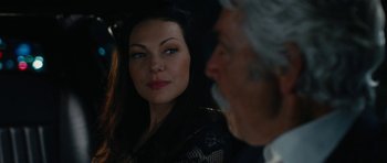 Movie still from “The Hero” (2017), directed by Brett Haley – A woman sitting next to a man in a room; Close Up shot, Over the shoulder angle