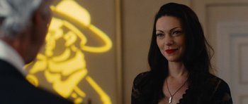 Movie still from “The Hero” (2017), directed by Brett Haley – A woman with red lipstick is standing in front of a wall; Close Up shot, Over the shoulder angle