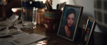 Movie still from “The Hero” (2017), directed by Brett Haley – A picture of a woman sitting on top of a table; Extreme Close Up shot, High angle