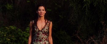 Movie still from “Practical Magic” (1998), directed by Griffin Dunne – A woman standing in front of a tree; Medium shot, Over the shoulder angle
