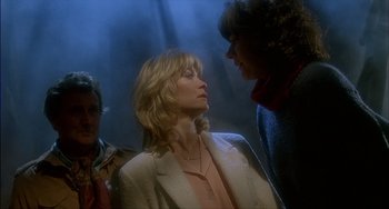 Movie still from “The Howling” (1981), directed by Joe Dante – A woman and a man are talking to each other; Medium shot, Over the shoulder angle