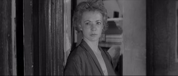 Movie still from “The Hustler” (1961), directed by Robert Rossen – A black - and - white photo of a woman in front of a wall; Close Up shot, Low angle