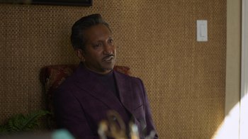 Movie still from “Full Circle” (2023), directed by Steven Soderbergh – Close Up shot, Over the shoulder angle