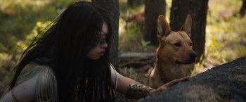 Movie still from “Prey” (2022), directed by Dan Trachtenberg – Close Up shot, Over the shoulder angle