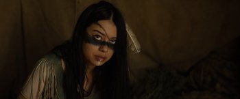 Movie still from “Prey” (2022), directed by Dan Trachtenberg – Close Up shot, Over the shoulder angle