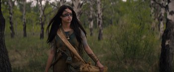 Movie still from “Prey” (2022), directed by Dan Trachtenberg – Medium shot, Over the shoulder angle