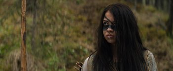 Movie still from “Prey” (2022), directed by Dan Trachtenberg – Close Up shot, Over the shoulder angle