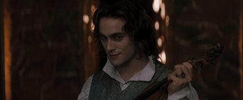 Movie still from “Queen of the Damned” (2002), directed by Michael Rymer – A person with long hair holding a violin; Close Up shot, Over the shoulder angle