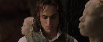 Movie still from “Queen of the Damned” (2002), directed by Michael Rymer – A person with long brown hair; Close Up shot, Over the shoulder angle