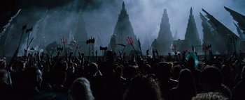 Movie still from “Queen of the Damned” (2002), directed by Michael Rymer – A group of people in front of a building; Extreme Wide shot, High angle