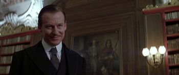 Movie still from “The League of Extraordinary Gentlemen” (2003), directed by Stephen Norrington – A man standing in front of a painting; Close Up shot, Low angle