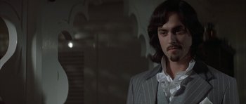 Movie still from “The League of Extraordinary Gentlemen” (2003), directed by Stephen Norrington – A man with long hair wearing a suit and tie; Close Up shot, Over the shoulder angle