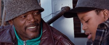 Movie still from “The Long Kiss Goodnight” (1996), directed by Renny Harlin – A person wearing a hat and a leather jacket; Close Up shot, Over the shoulder angle