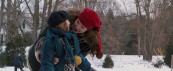 Movie still from “The Long Kiss Goodnight” (1996), directed by Renny Harlin – A young woman and a young girl in the snow; Medium shot, Over the shoulder angle
