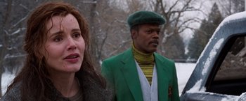 Movie still from “The Long Kiss Goodnight” (1996), directed by Renny Harlin – A man and a woman standing next to each other in the snow; Close Up shot, Over the shoulder angle