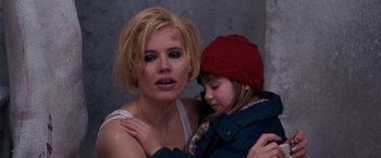 Movie still from “The Long Kiss Goodnight” (1996), directed by Renny Harlin – A woman holding a little girl with tears in her eyes; Close Up shot, Over the shoulder angle