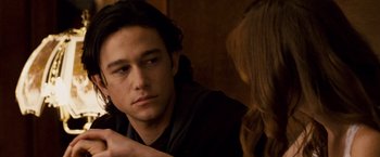 Movie still from “The Lookout” (2007), directed by Scott Frank – A man sitting in front of a woman in front of a mirror; Close Up shot, Over the shoulder angle