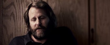 Movie still from “The Lookout” (2007), directed by Scott Frank – A person with long hair and a beard; Close Up shot, Over the shoulder angle