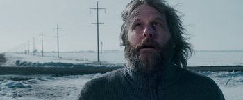 Movie still from “The Lookout” (2007), directed by Scott Frank – A man with a beard is looking up at the sky; Close Up shot, Low angle