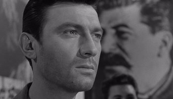 Movie still from “The Manchurian Candidate” (1962), directed by John Frankenheimer – Black and white photograph of a man looking up; Close Up shot, Low angle