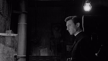 Movie still from “The Manchurian Candidate” (1962), directed by John Frankenheimer – A black and white photo of a man looking to his left; Medium shot, Low angle