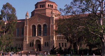 Movie still from “The Nutty Professor” (1996), directed by Tom Shadyac – People are gathered outside of a large building; Extreme Wide shot, Low angle