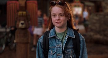 Movie still from “The Parent Trap” (1998), directed by Nancy Meyers – A young girl with a backpack and sun glasses; Close Up shot, Over the shoulder angle