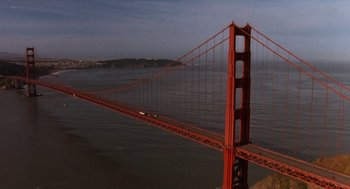 Movie still from “The Parent Trap” (1998), directed by Nancy Meyers – A view of the golden gate bridge from a distance; Extreme Wide shot, High angle