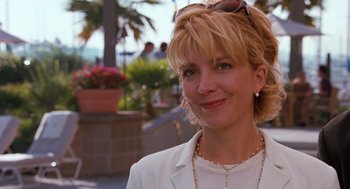 Movie still from “The Parent Trap” (1998), directed by Nancy Meyers – A person wearing sunglasses and a jacket; Close Up shot, Over the shoulder angle