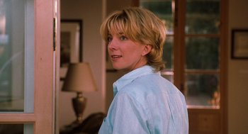Movie still from “The Parent Trap” (1998), directed by Nancy Meyers – A woman with blonde hair wearing a light blue shirt; Close Up shot, Over the shoulder angle