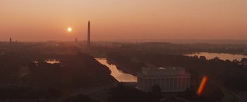 Movie still from “The Pelican Brief” (1993), directed by Alan J. Pakula – A view of the washington monument and the lincoln memorial at sunset; Extreme Wide shot, Low angle